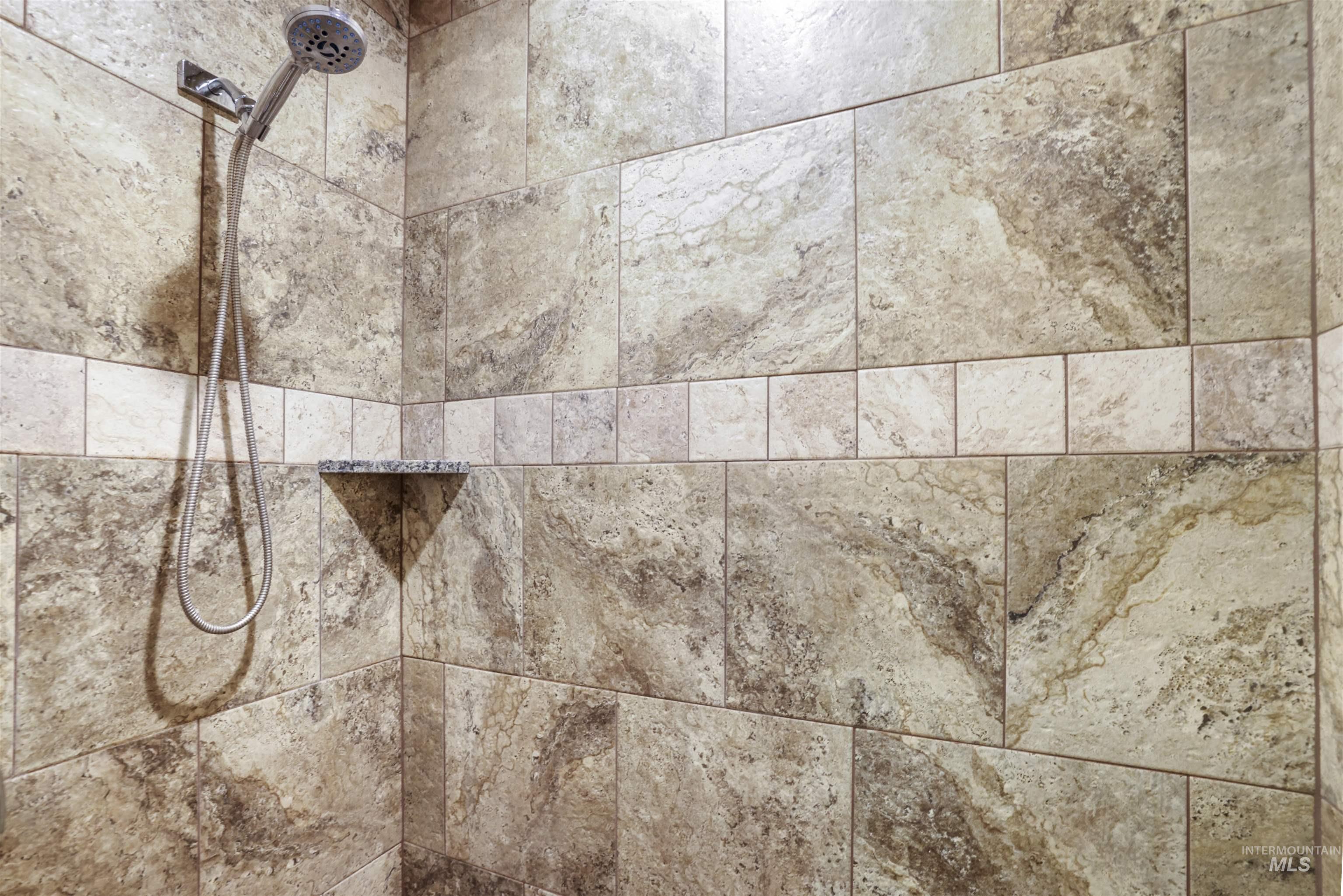 2734 Meadowbrook Dr, Twin Falls, Idaho 83301-4778, 4 Bedrooms, 2 Bathrooms, Residential For Sale, Price $549,000,MLS 98971756