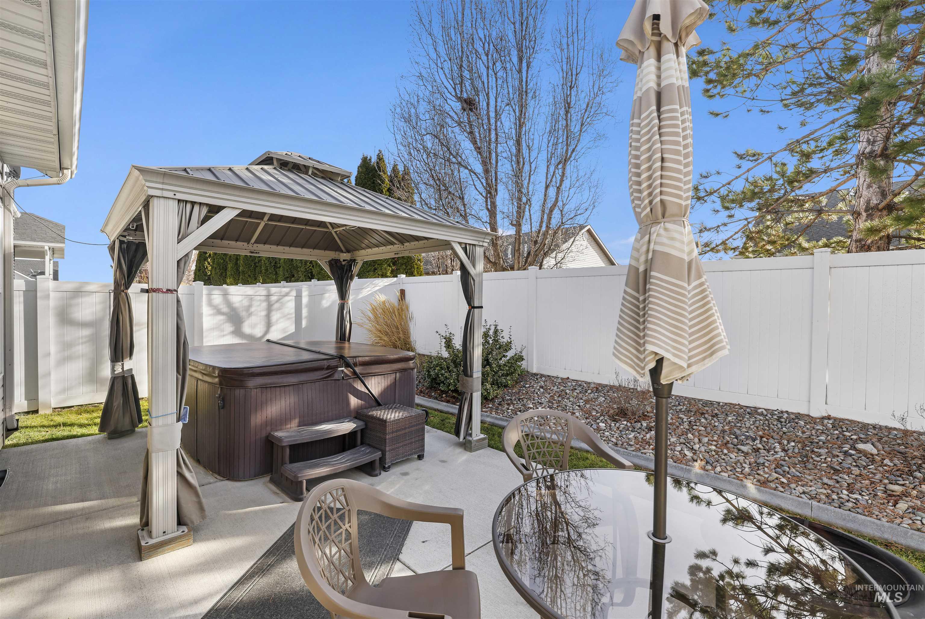 2734 Meadowbrook Dr, Twin Falls, Idaho 83301-4778, 4 Bedrooms, 2 Bathrooms, Residential For Sale, Price $532,500,MLS 98971756