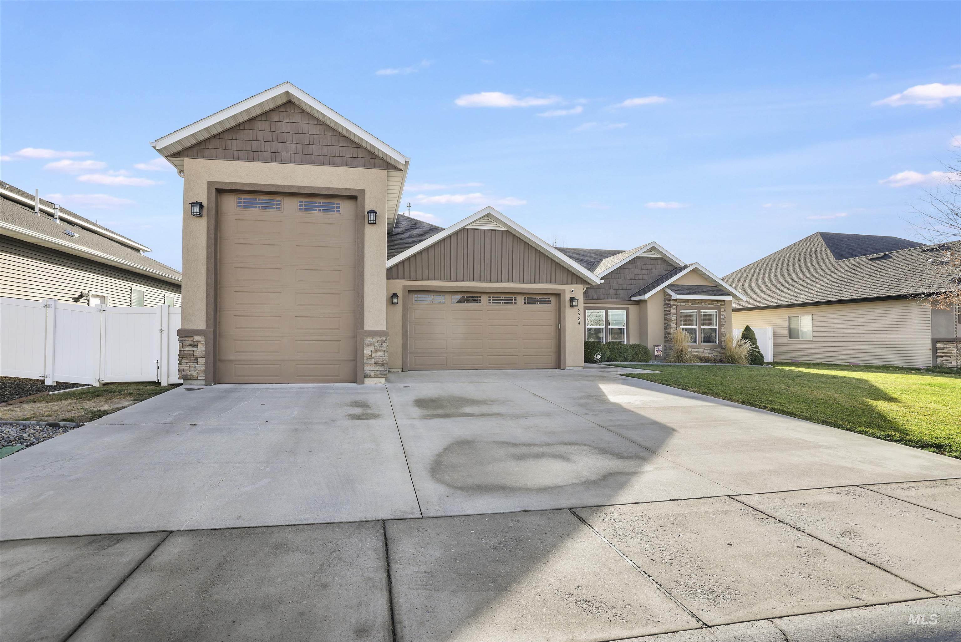 2734 Meadowbrook Dr, Twin Falls, Idaho 83301-4778, 4 Bedrooms, 2 Bathrooms, Residential For Sale, Price $549,000,MLS 98971756