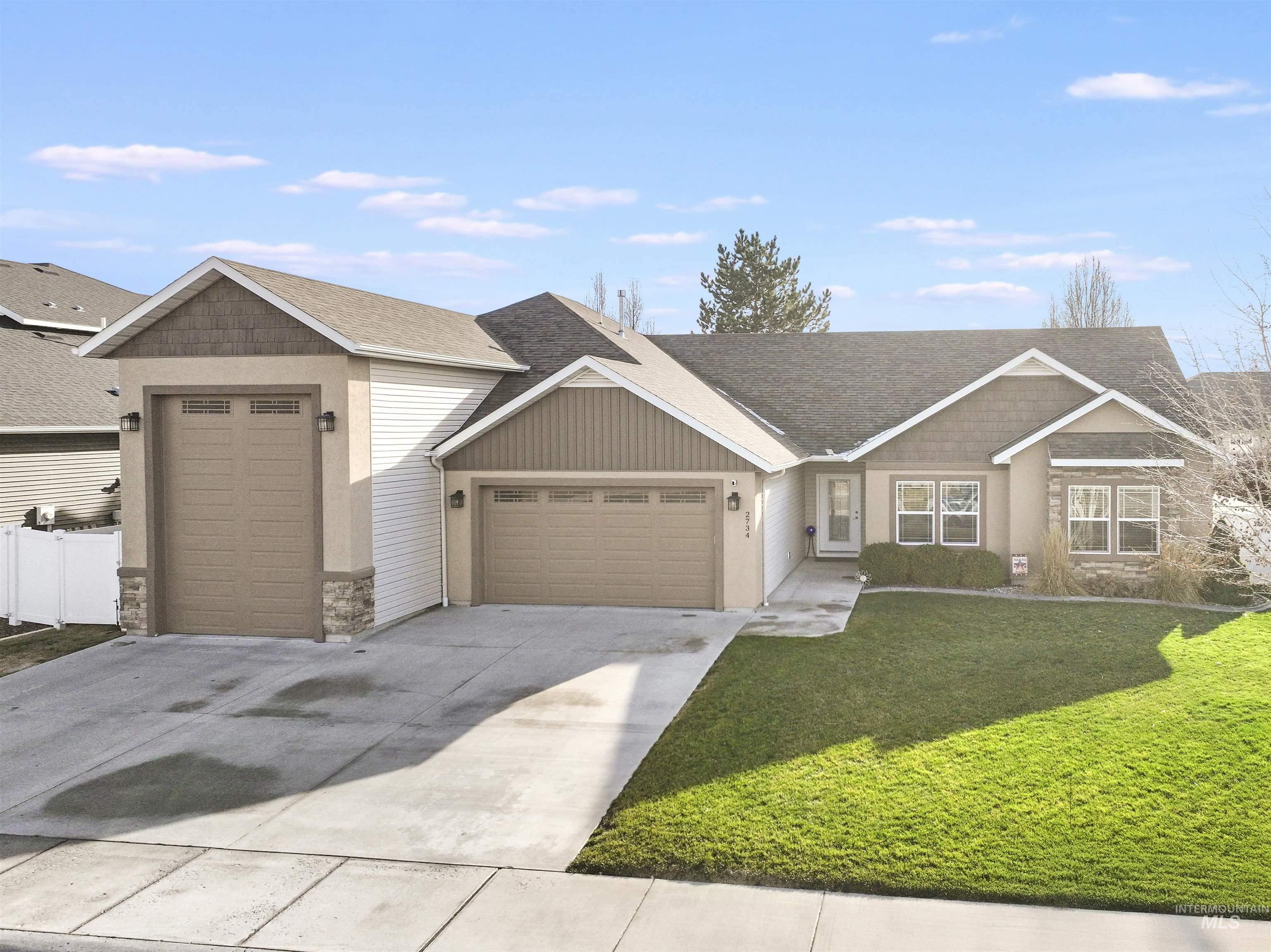 2734 Meadowbrook Dr, Twin Falls, Idaho 83301-4778, 4 Bedrooms, 2 Bathrooms, Residential For Sale, Price $569,000,MLS 98971756