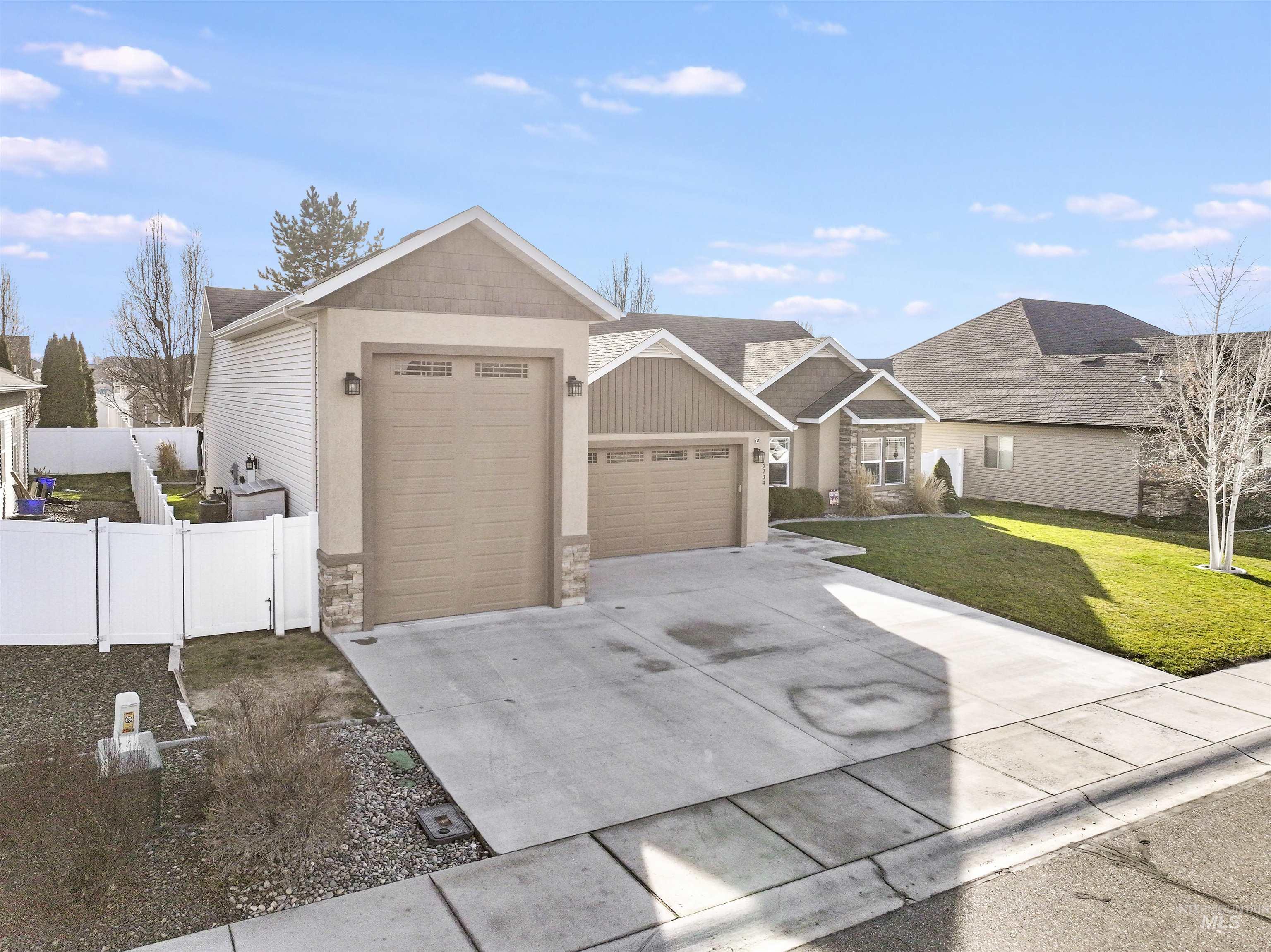 2734 Meadowbrook Dr, Twin Falls, Idaho 83301-4778, 4 Bedrooms, 2 Bathrooms, Residential For Sale, Price $549,000, 98971756