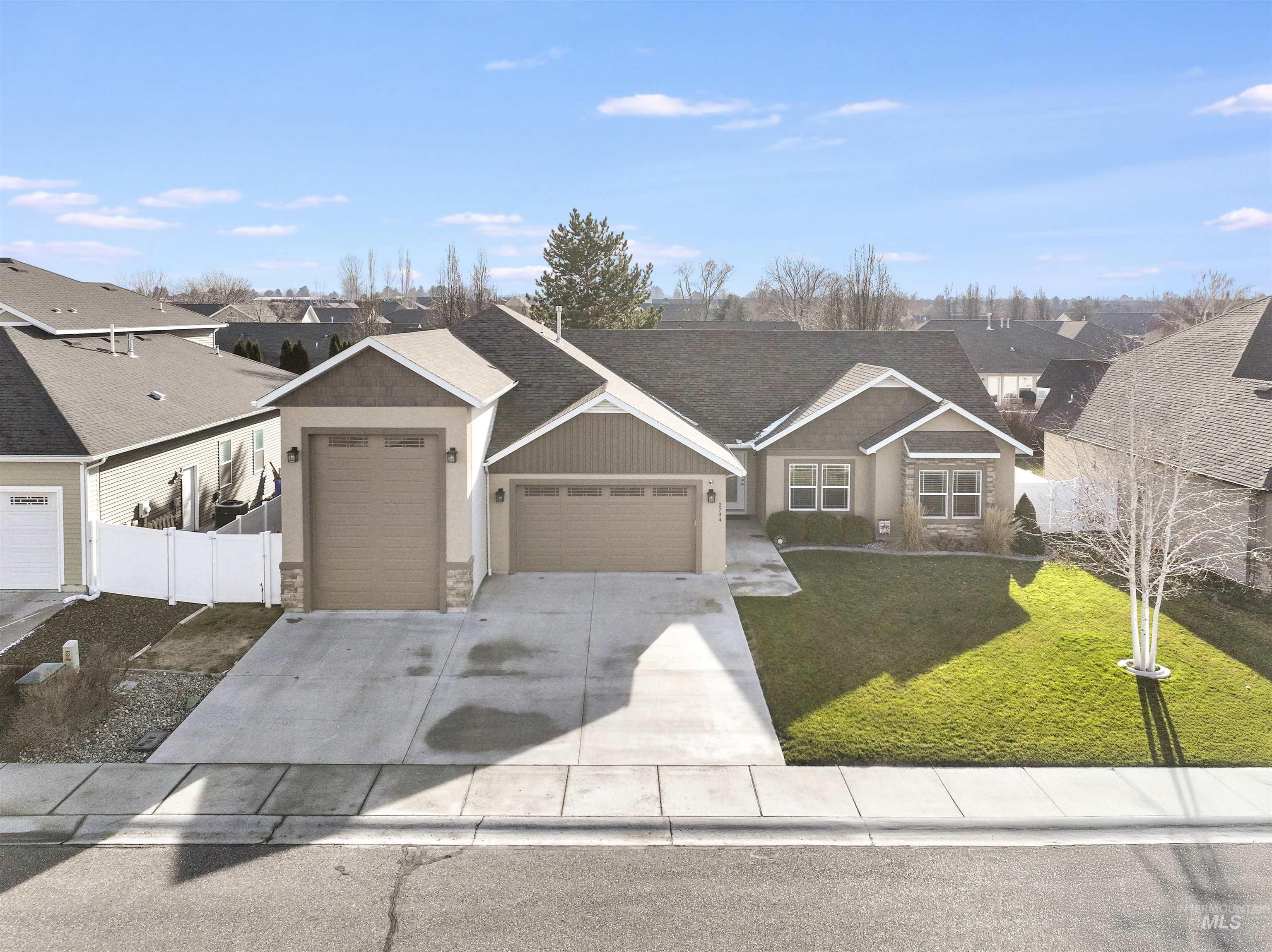 2734 Meadowbrook Dr, Twin Falls, Idaho 83301-4778, 4 Bedrooms, 2 Bathrooms, Residential For Sale, Price $569,000,MLS 98971756
