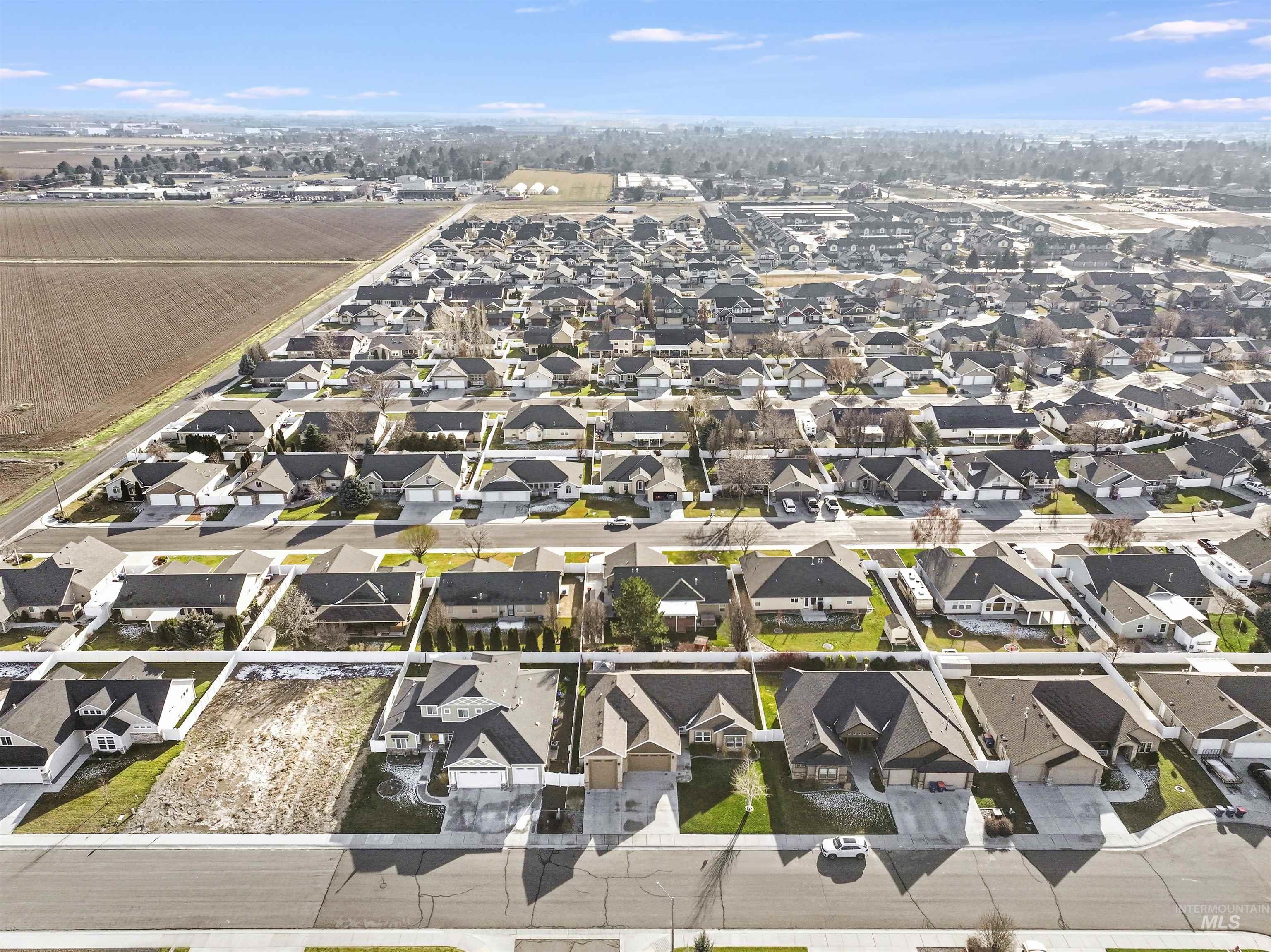 2734 Meadowbrook Dr, Twin Falls, Idaho 83301-4778, 4 Bedrooms, 2 Bathrooms, Residential For Sale, Price $569,000,MLS 98971756