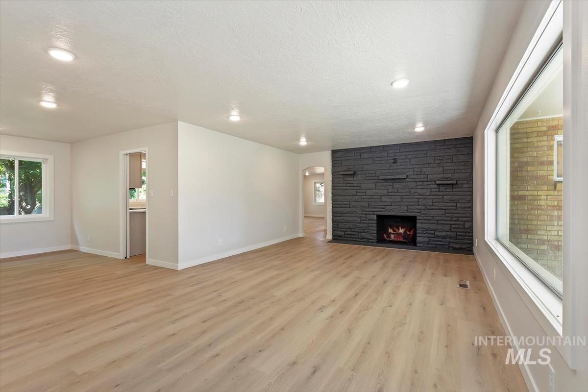 10702 W Cruser, Boise, Idaho 83709, 3 Bedrooms, 3 Bathrooms, Residential For Sale, Price $574,900,MLS 98971758