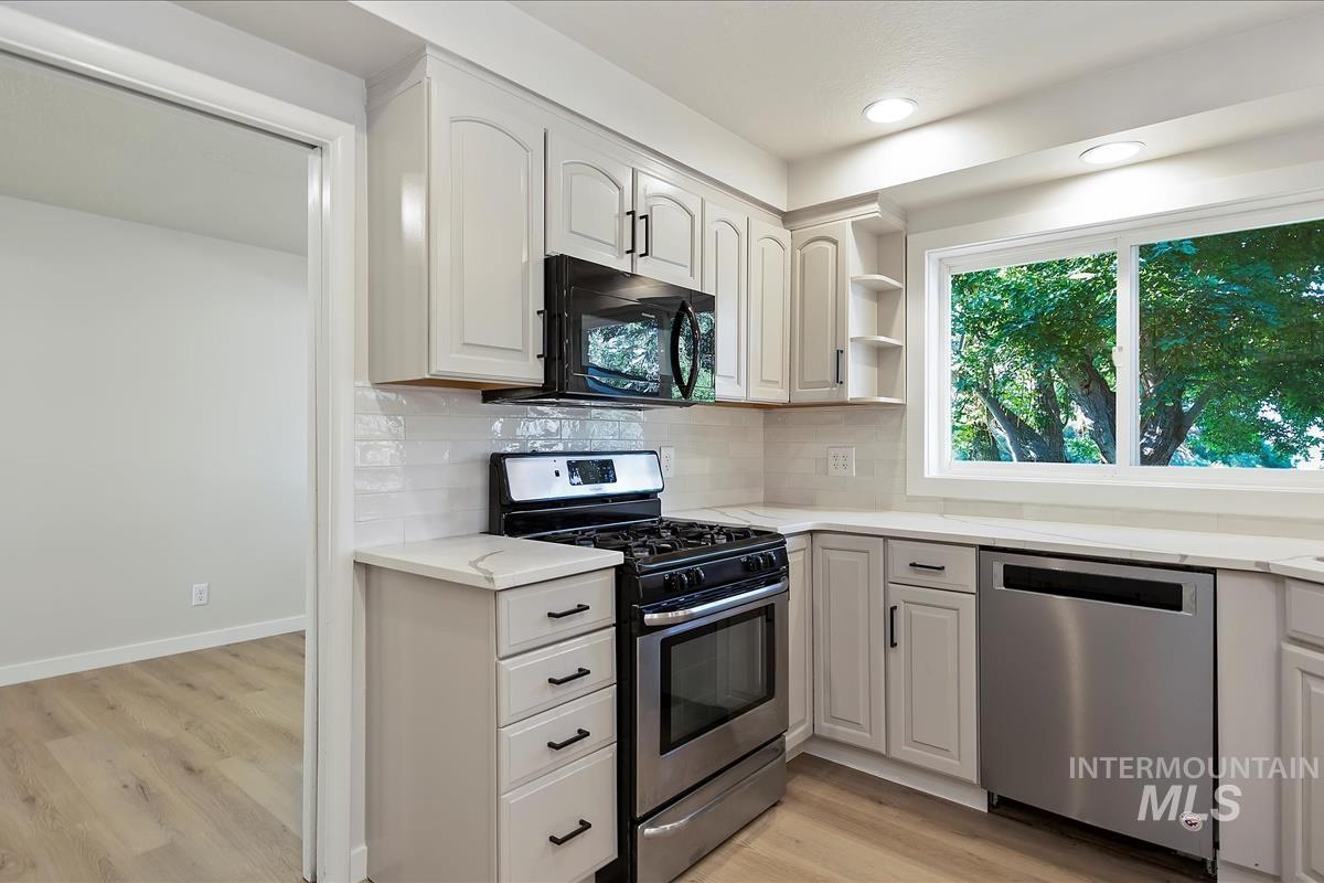 10702 W Cruser, Boise, Idaho 83709, 3 Bedrooms, 3 Bathrooms, Residential For Sale, Price $574,900,MLS 98971758