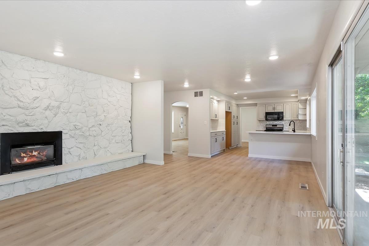 10702 W Cruser, Boise, Idaho 83709, 3 Bedrooms, 3 Bathrooms, Residential For Sale, Price $574,900,MLS 98971758