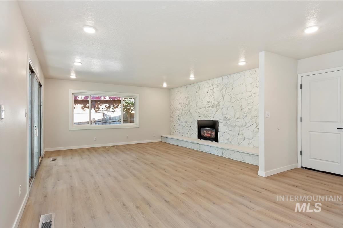 10702 W Cruser, Boise, Idaho 83709, 3 Bedrooms, 3 Bathrooms, Residential For Sale, Price $574,900,MLS 98971758