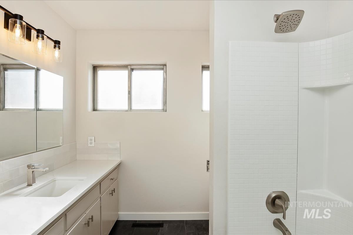 10702 W Cruser, Boise, Idaho 83709, 3 Bedrooms, 3 Bathrooms, Residential For Sale, Price $574,900,MLS 98971758