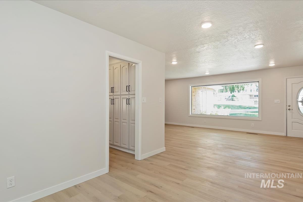 10702 W Cruser, Boise, Idaho 83709, 3 Bedrooms, 3 Bathrooms, Residential For Sale, Price $574,900,MLS 98971758