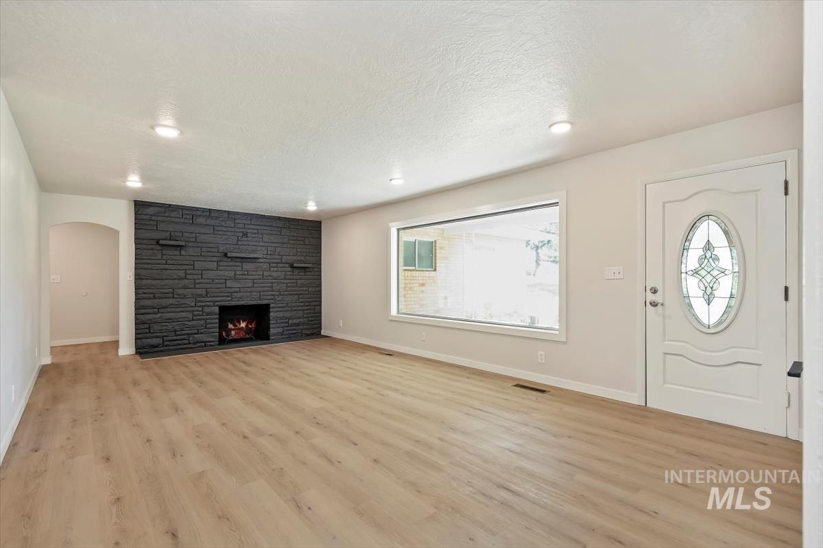 10702 W Cruser, Boise, Idaho 83709, 3 Bedrooms, 3 Bathrooms, Residential For Sale, Price $574,900,MLS 98971758