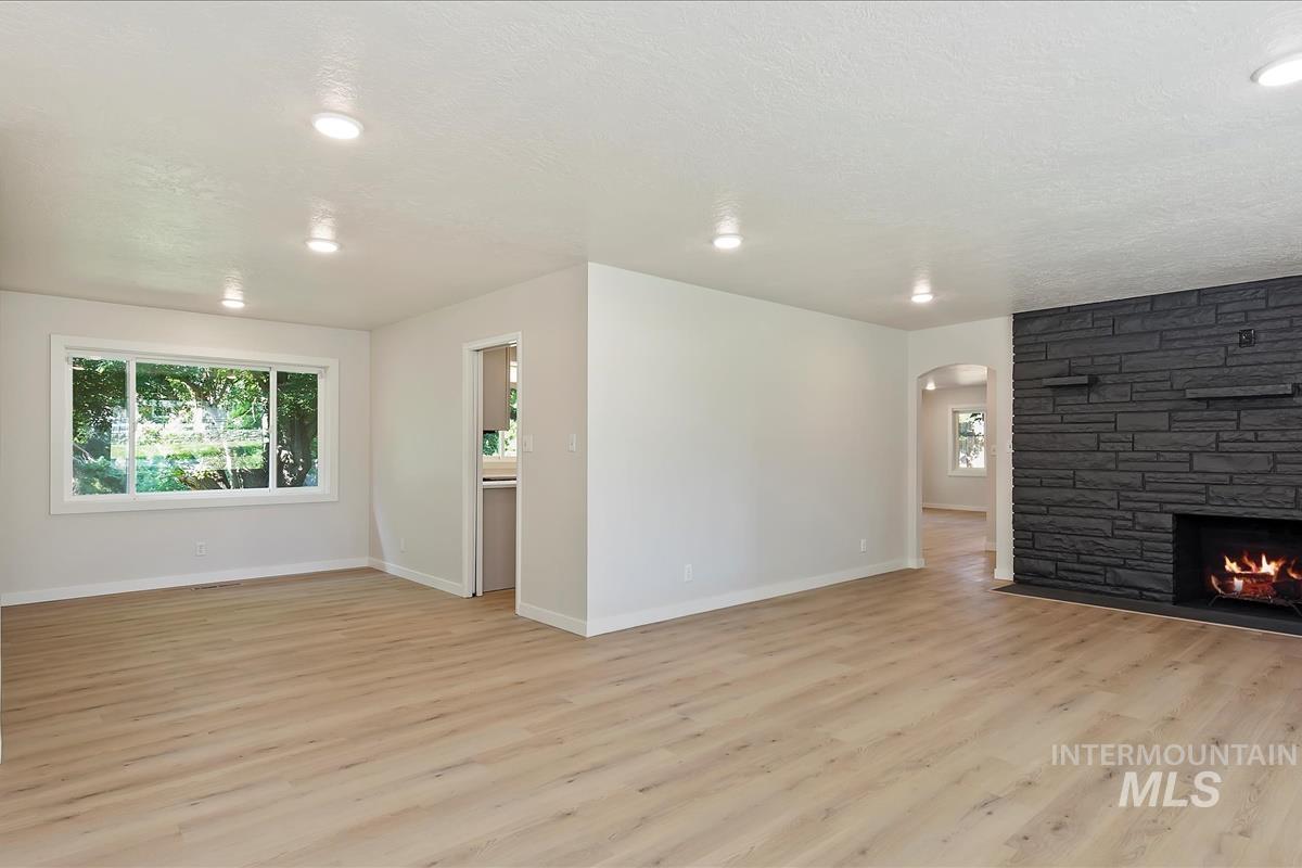 10702 W Cruser, Boise, Idaho 83709, 3 Bedrooms, 3 Bathrooms, Residential For Sale, Price $574,900,MLS 98971758