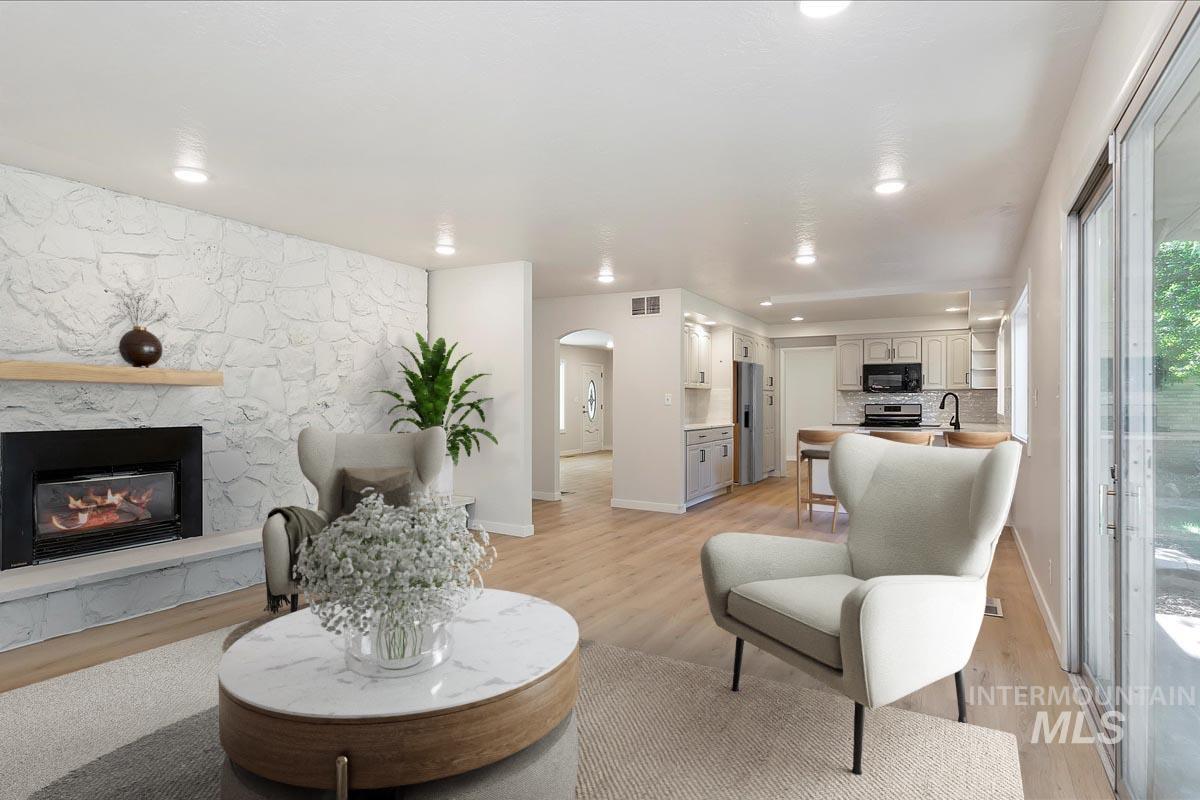 10702 W Cruser, Boise, Idaho 83709, 3 Bedrooms, 3 Bathrooms, Residential For Sale, Price $574,900,MLS 98971758