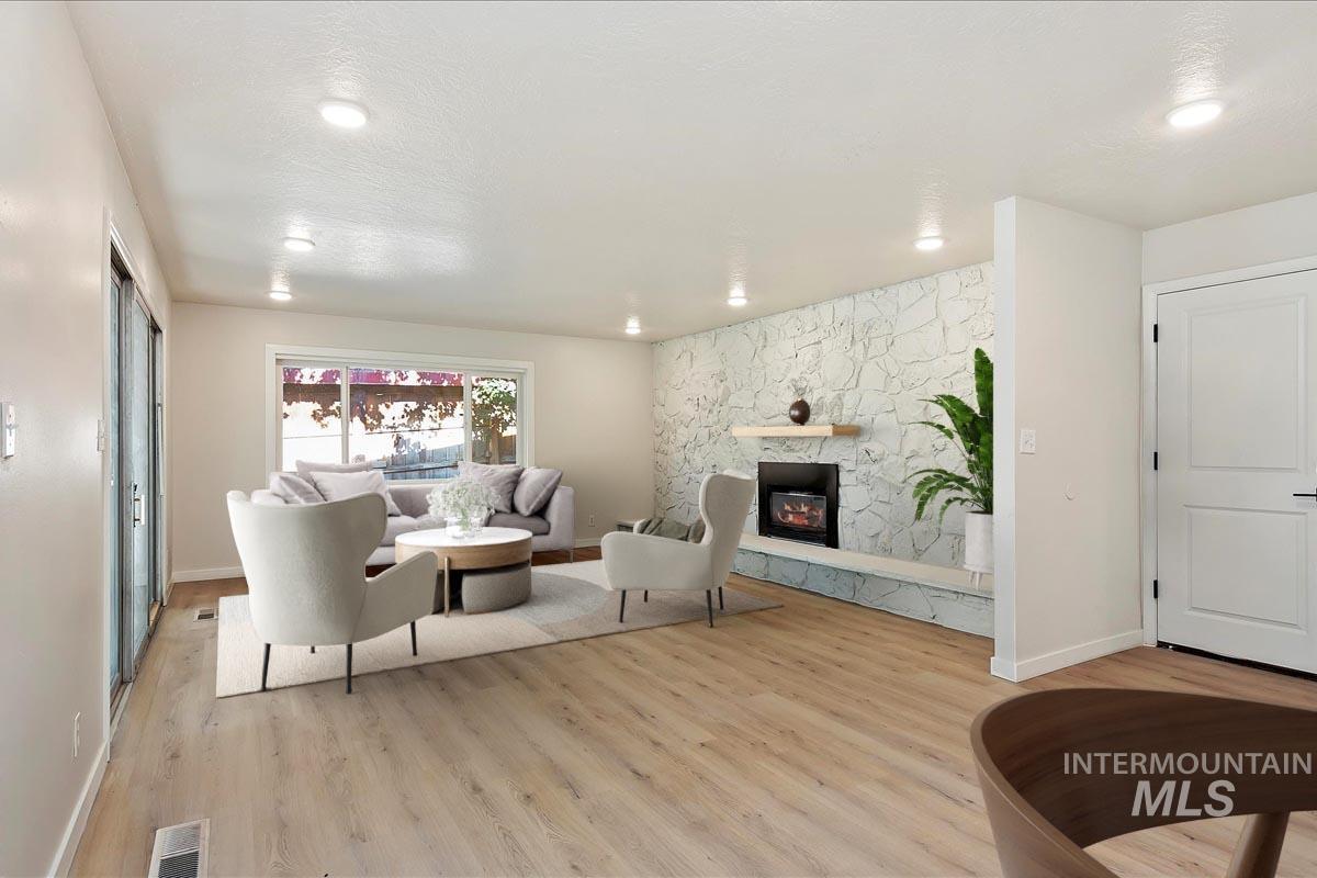 10702 W Cruser, Boise, Idaho 83709, 3 Bedrooms, 3 Bathrooms, Residential For Sale, Price $574,900,MLS 98971758