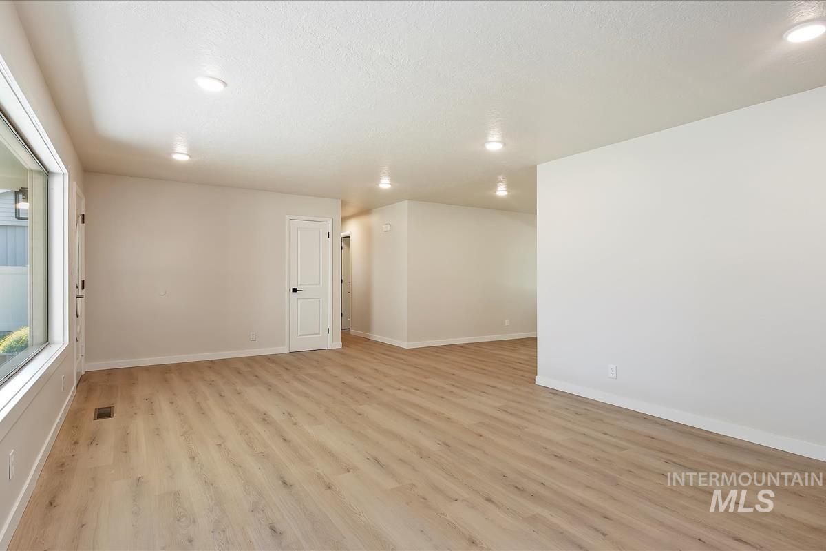 10702 W Cruser, Boise, Idaho 83709, 3 Bedrooms, 3 Bathrooms, Residential For Sale, Price $574,900,MLS 98971758