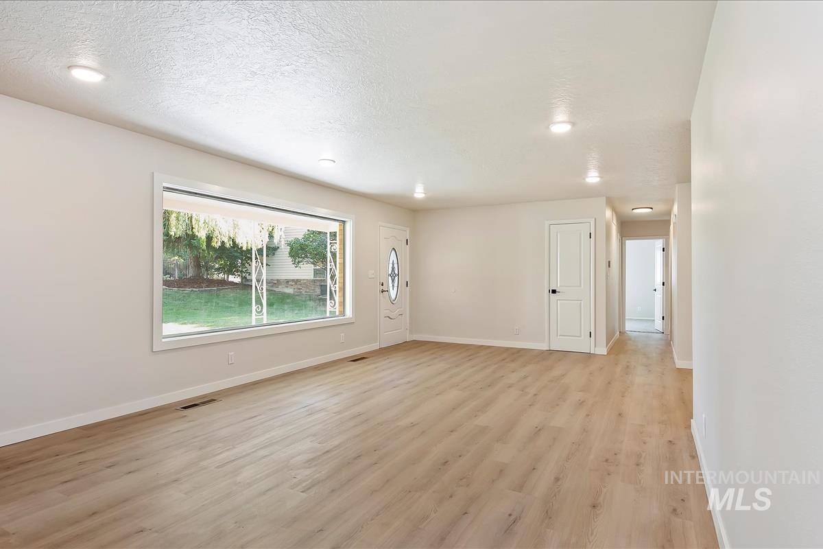 10702 W Cruser, Boise, Idaho 83709, 3 Bedrooms, 3 Bathrooms, Residential For Sale, Price $574,900,MLS 98971758