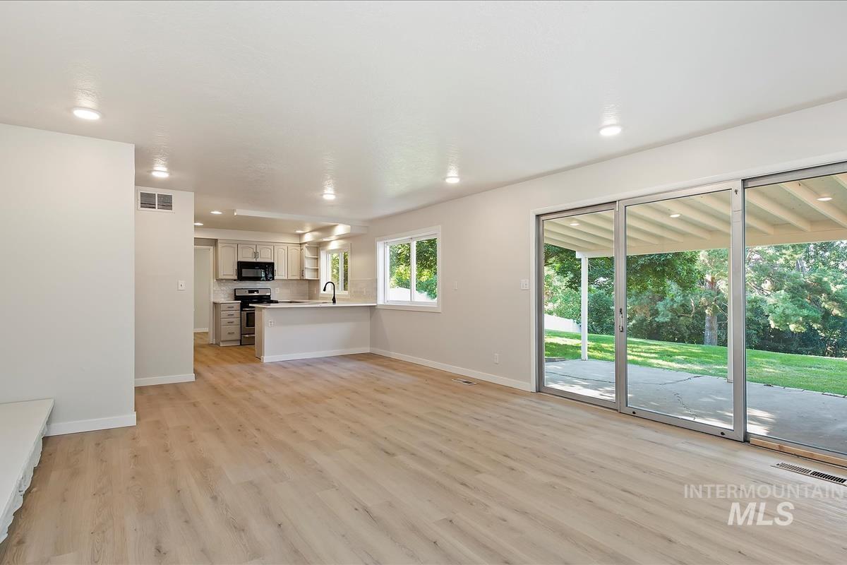 10702 W Cruser, Boise, Idaho 83709, 3 Bedrooms, 3 Bathrooms, Residential For Sale, Price $574,900,MLS 98971758