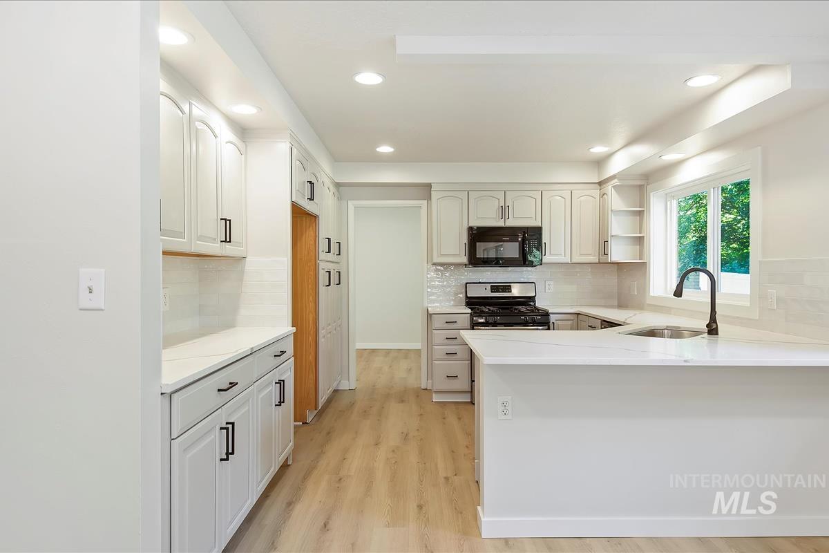 10702 W Cruser, Boise, Idaho 83709, 3 Bedrooms, 3 Bathrooms, Residential For Sale, Price $574,900,MLS 98971758