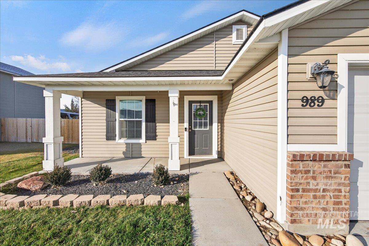 989 S BENEWAH LAKE, Middleton, Idaho 83644, 3 Bedrooms, 2 Bathrooms, Residential For Sale, Price $385,000,MLS 98971762