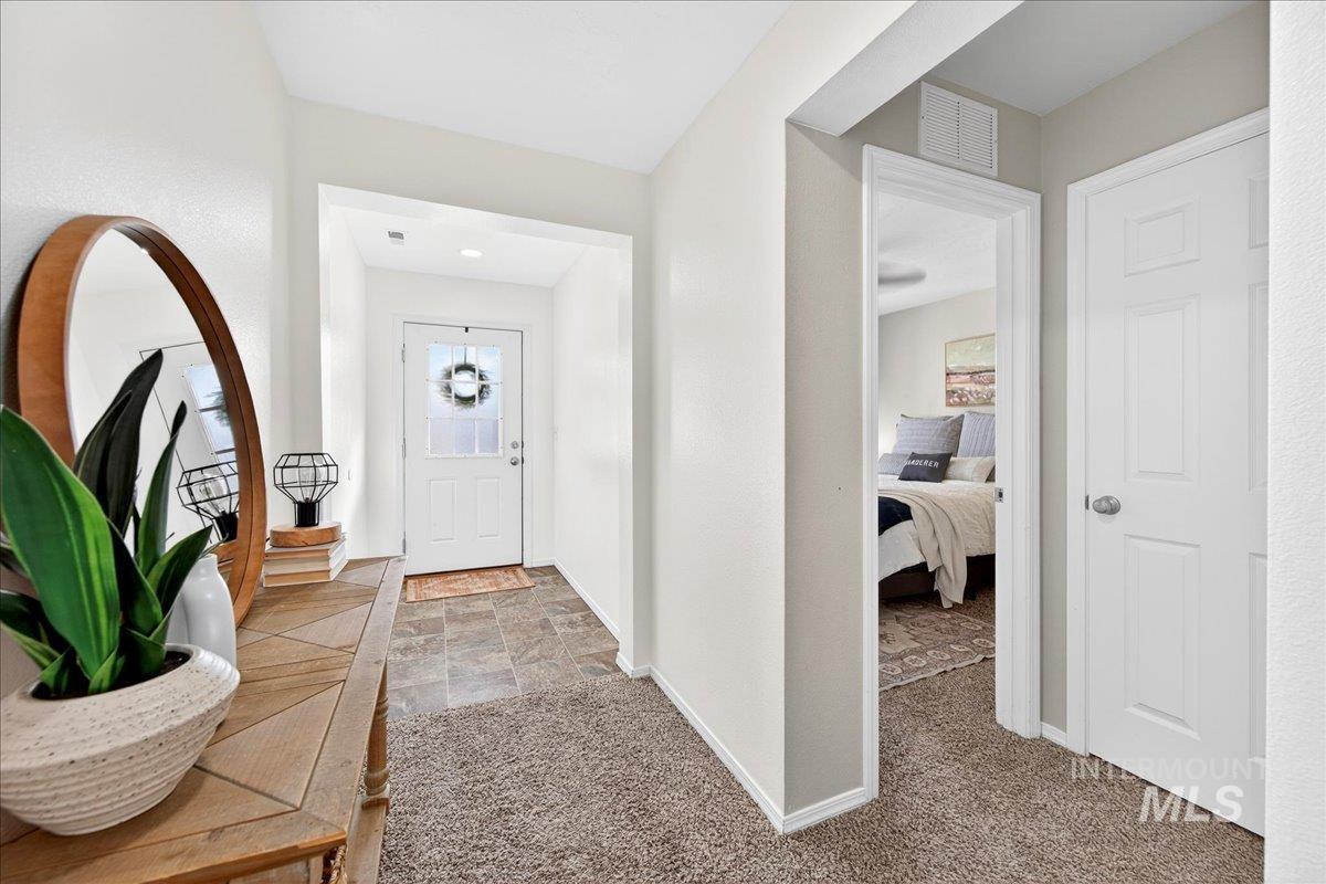 989 S BENEWAH LAKE, Middleton, Idaho 83644, 3 Bedrooms, 2 Bathrooms, Residential For Sale, Price $385,000,MLS 98971762