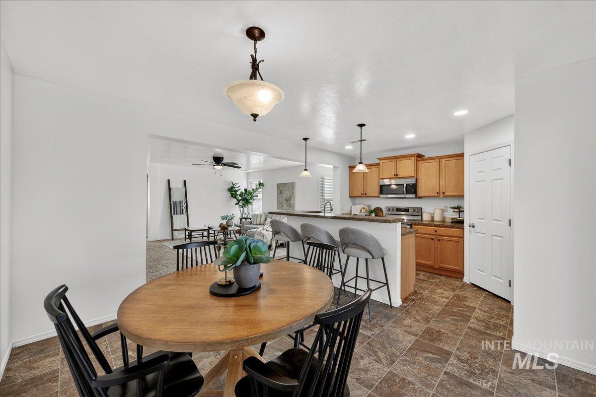 989 S BENEWAH LAKE, Middleton, Idaho 83644, 3 Bedrooms, 2 Bathrooms, Residential For Sale, Price $385,000,MLS 98971762