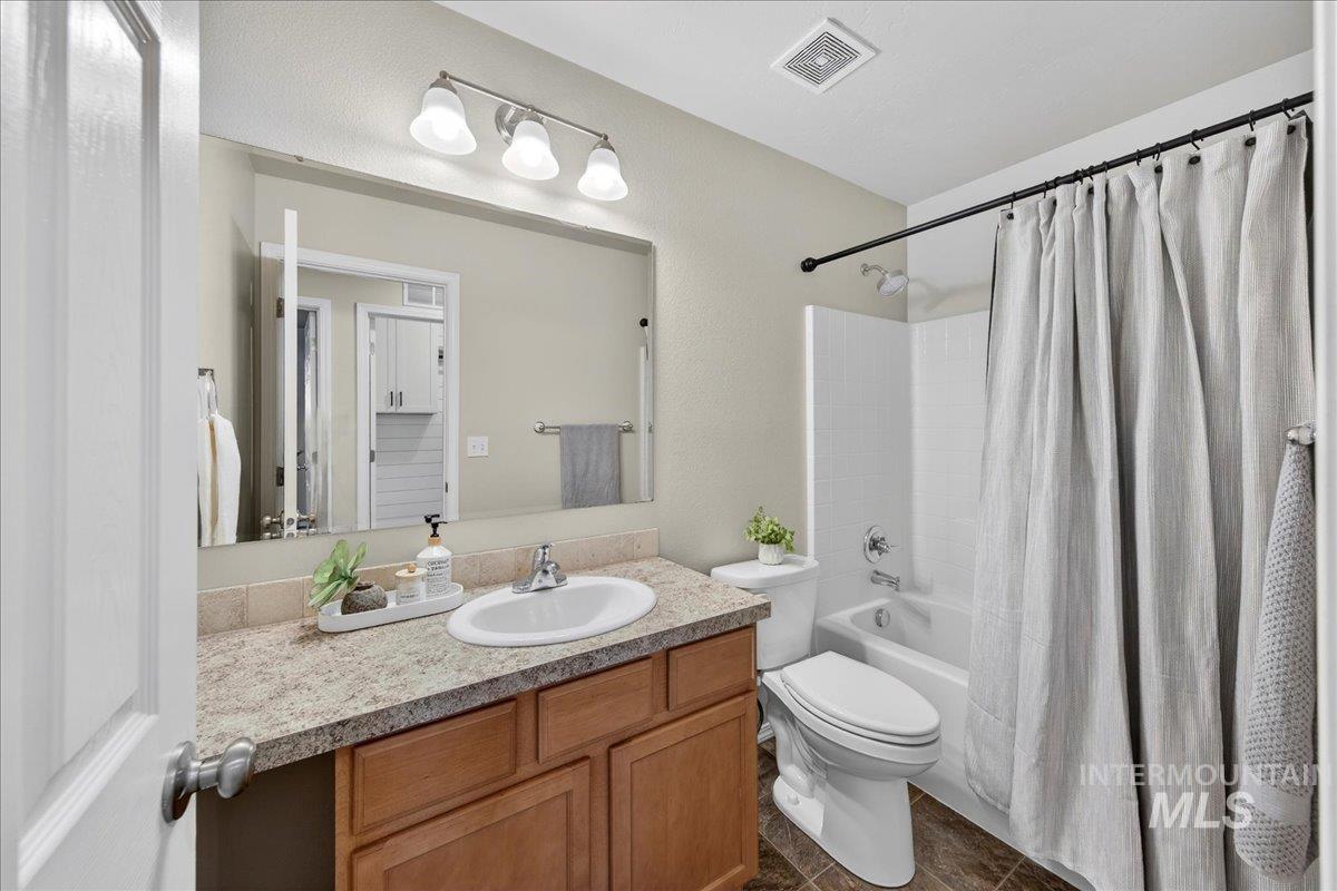 989 S BENEWAH LAKE, Middleton, Idaho 83644, 3 Bedrooms, 2 Bathrooms, Residential For Sale, Price $385,000,MLS 98971762