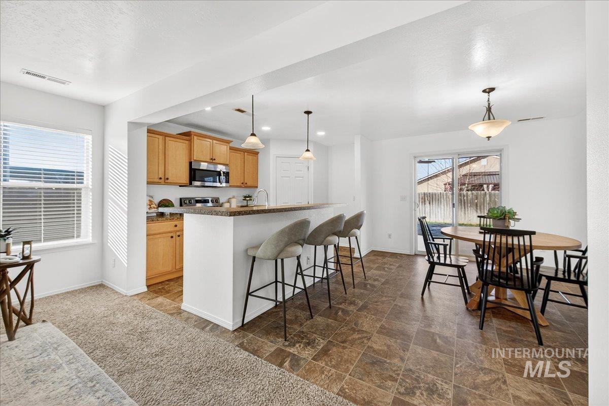 989 S BENEWAH LAKE, Middleton, Idaho 83644, 3 Bedrooms, 2 Bathrooms, Residential For Sale, Price $385,000,MLS 98971762