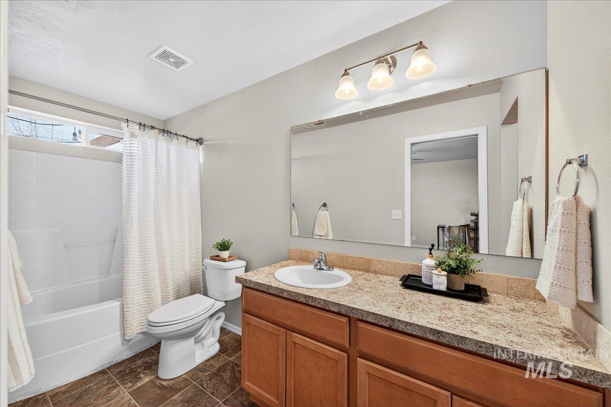 989 S BENEWAH LAKE, Middleton, Idaho 83644, 3 Bedrooms, 2 Bathrooms, Residential For Sale, Price $385,000,MLS 98971762