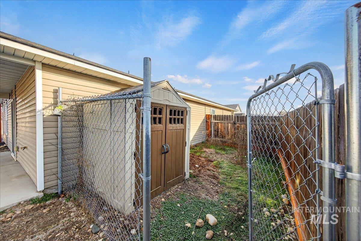 989 S BENEWAH LAKE, Middleton, Idaho 83644, 3 Bedrooms, 2 Bathrooms, Residential For Sale, Price $385,000,MLS 98971762