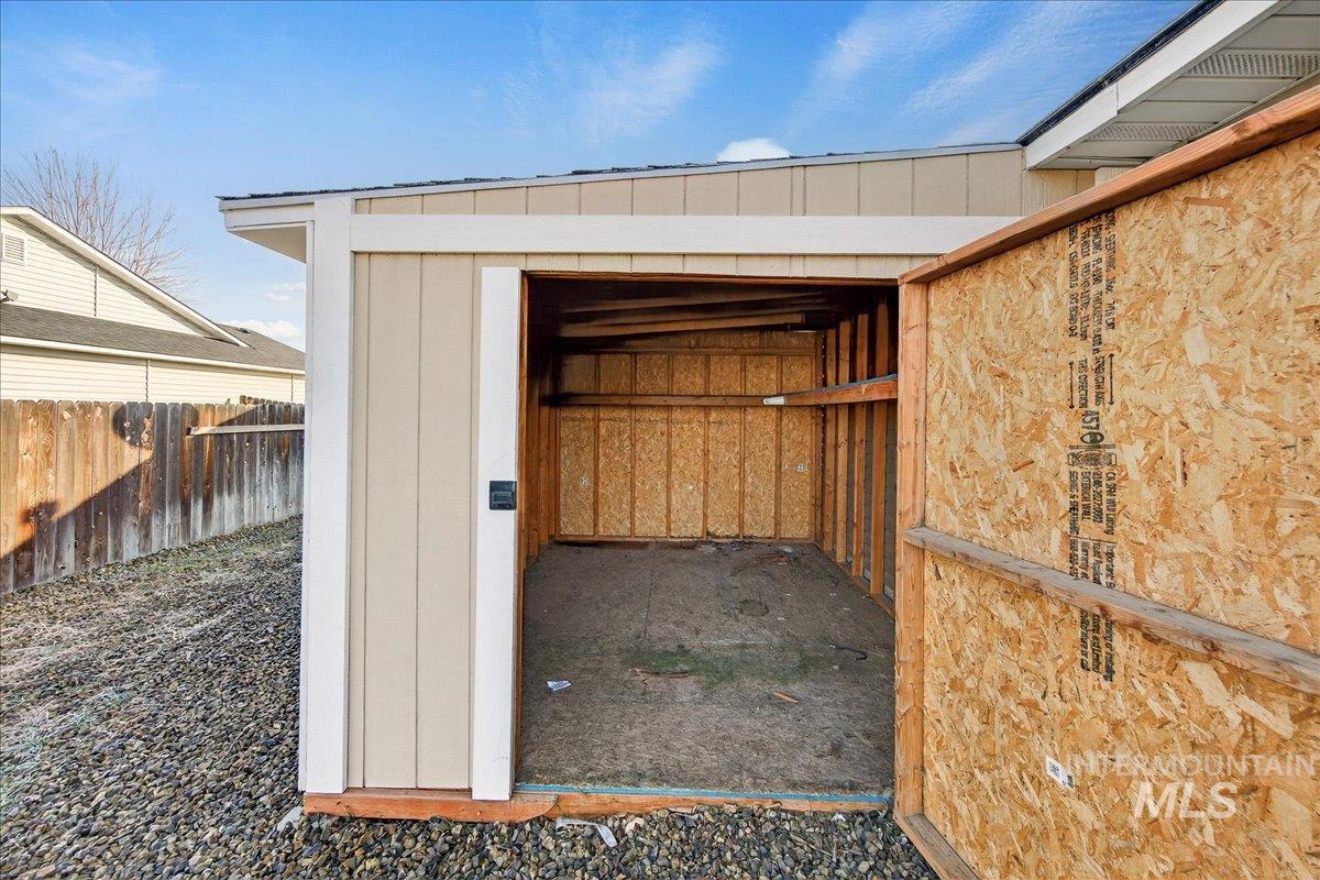 989 S BENEWAH LAKE, Middleton, Idaho 83644, 3 Bedrooms, 2 Bathrooms, Residential For Sale, Price $385,000,MLS 98971762