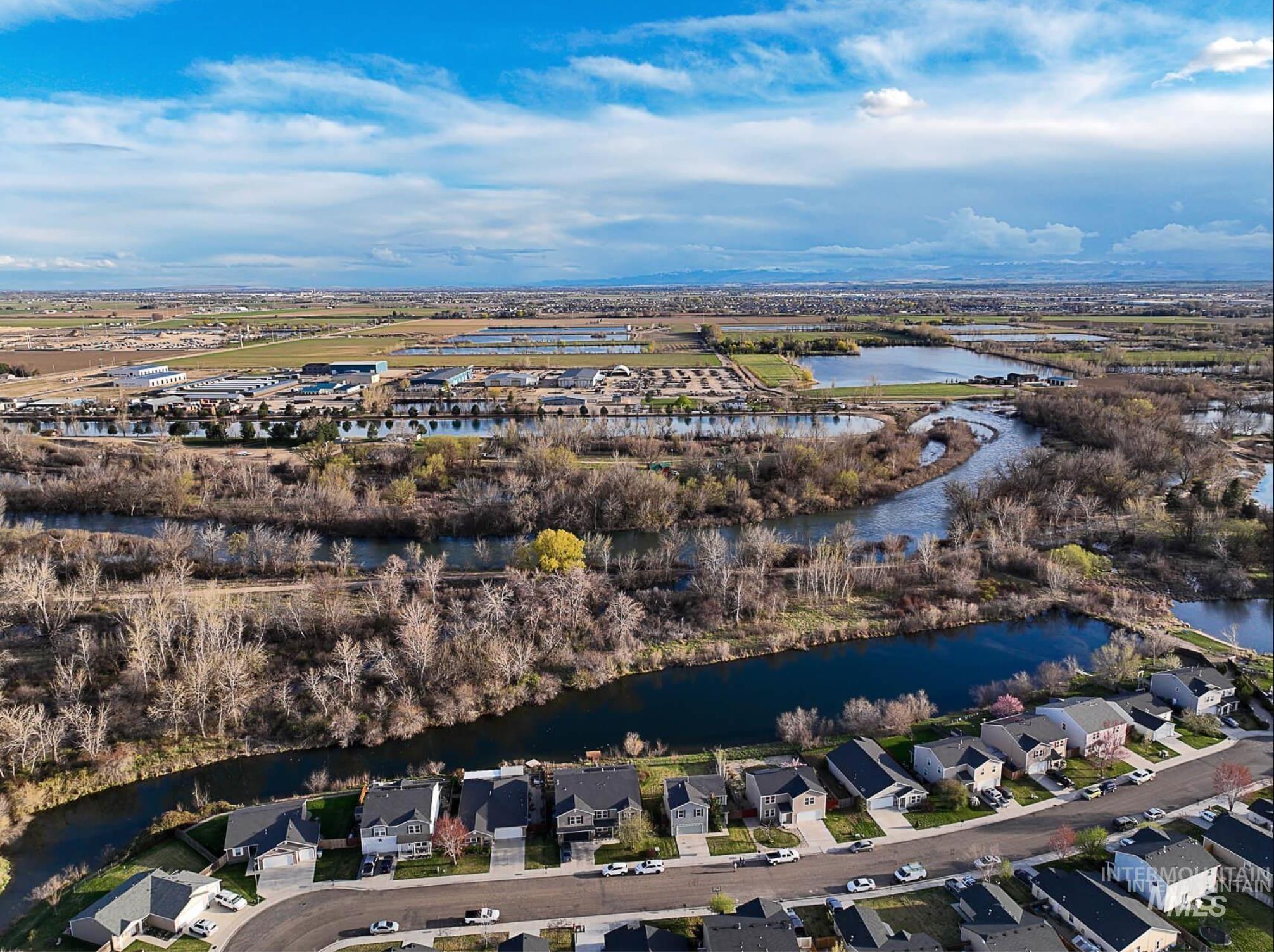 989 S BENEWAH LAKE, Middleton, Idaho 83644, 3 Bedrooms, 2 Bathrooms, Residential For Sale, Price $385,000,MLS 98971762