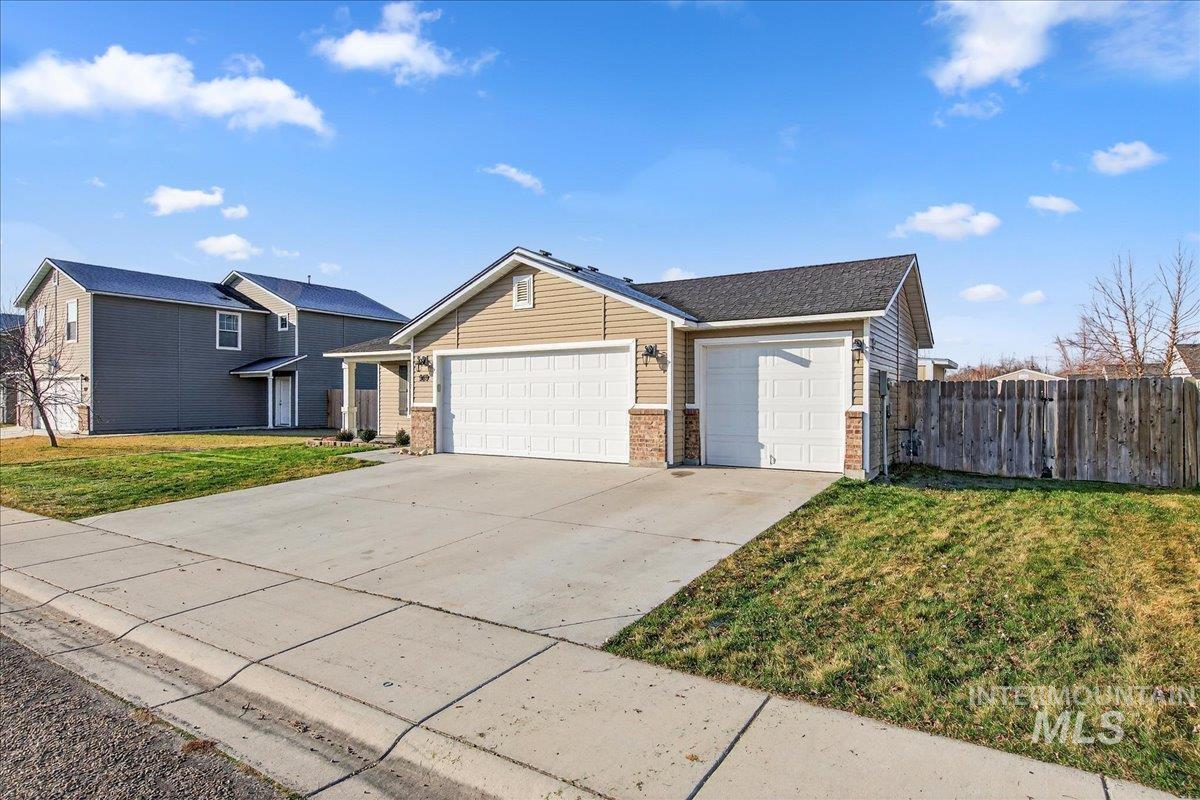 989 S BENEWAH LAKE, Middleton, Idaho 83644, 3 Bedrooms, 2 Bathrooms, Residential For Sale, Price $385,000,MLS 98971762