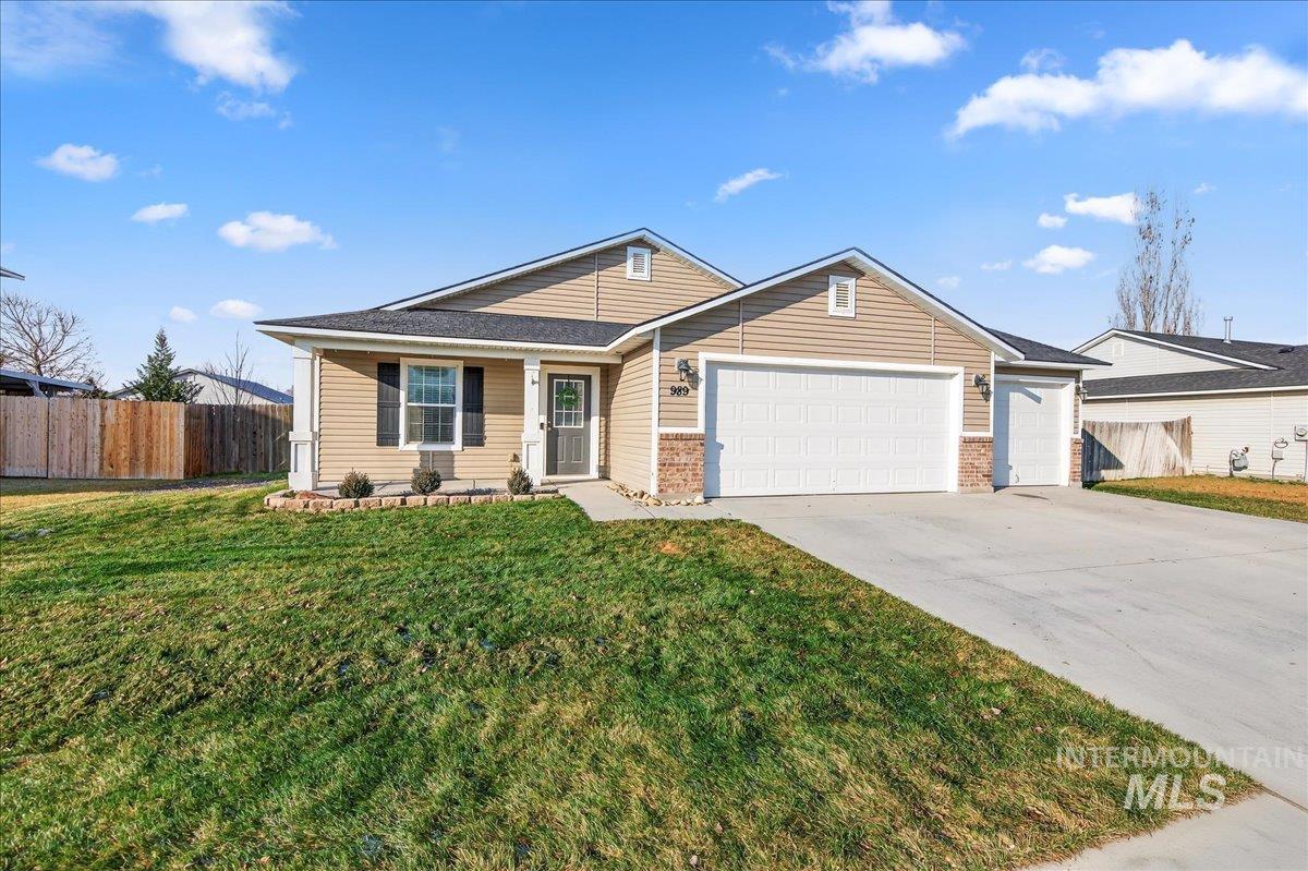 989 S BENEWAH LAKE, Middleton, Idaho 83644, 3 Bedrooms, 2 Bathrooms, Residential For Sale, Price $385,000,MLS 98971762