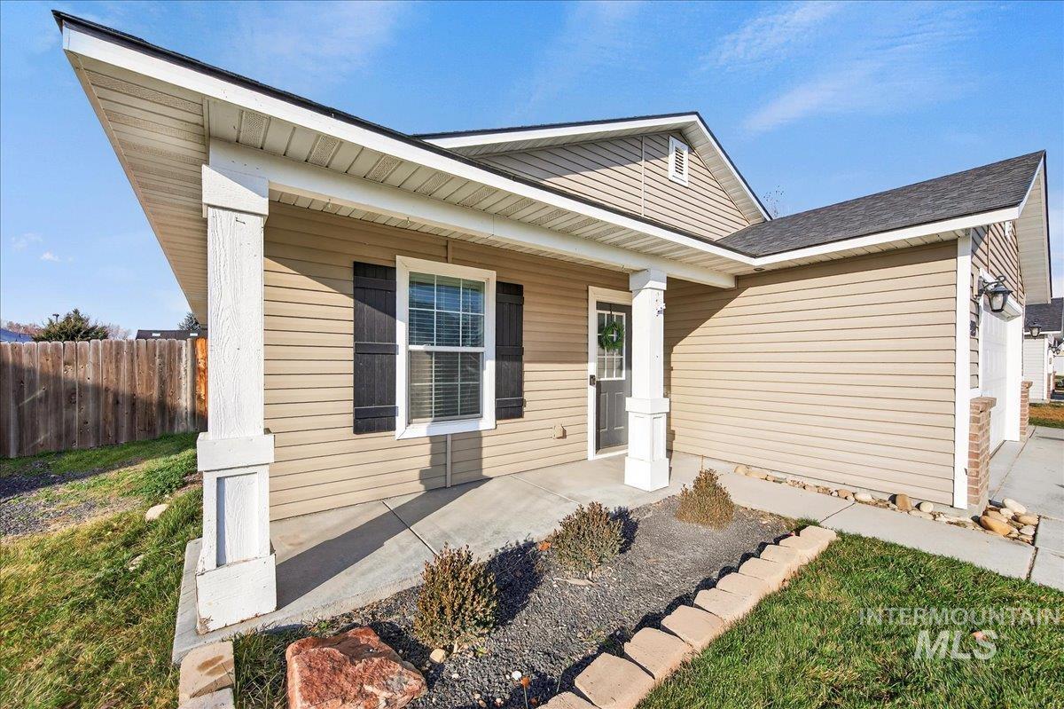 989 S BENEWAH LAKE, Middleton, Idaho 83644, 3 Bedrooms, 2 Bathrooms, Residential For Sale, Price $385,000,MLS 98971762