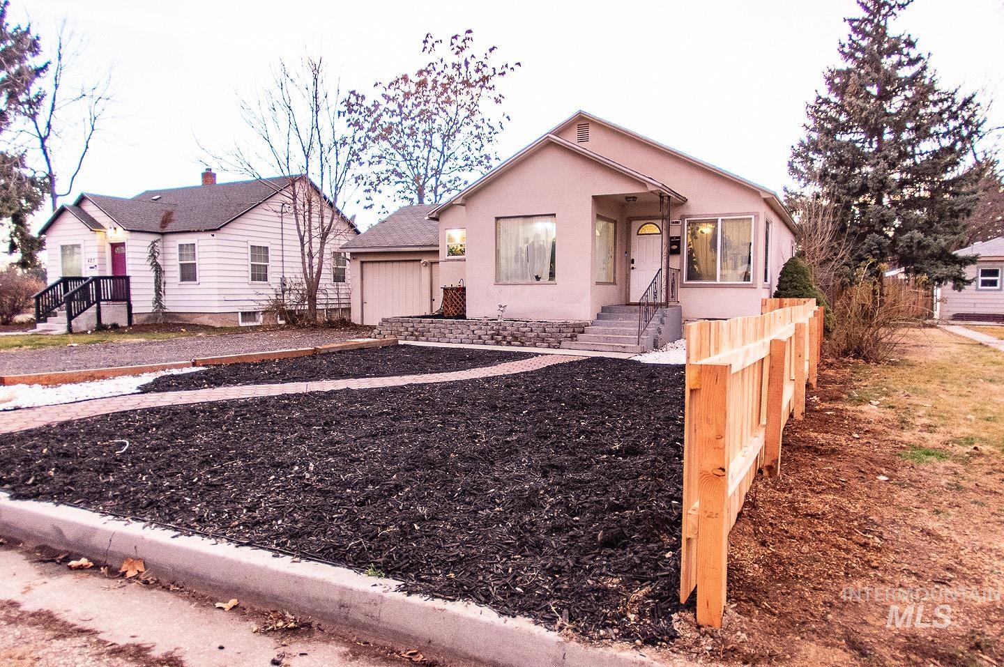 419 S Maple St, Nampa, Idaho 83686, 5 Bedrooms, 2 Bathrooms, Residential For Sale, Price $379,900,MLS 98971763