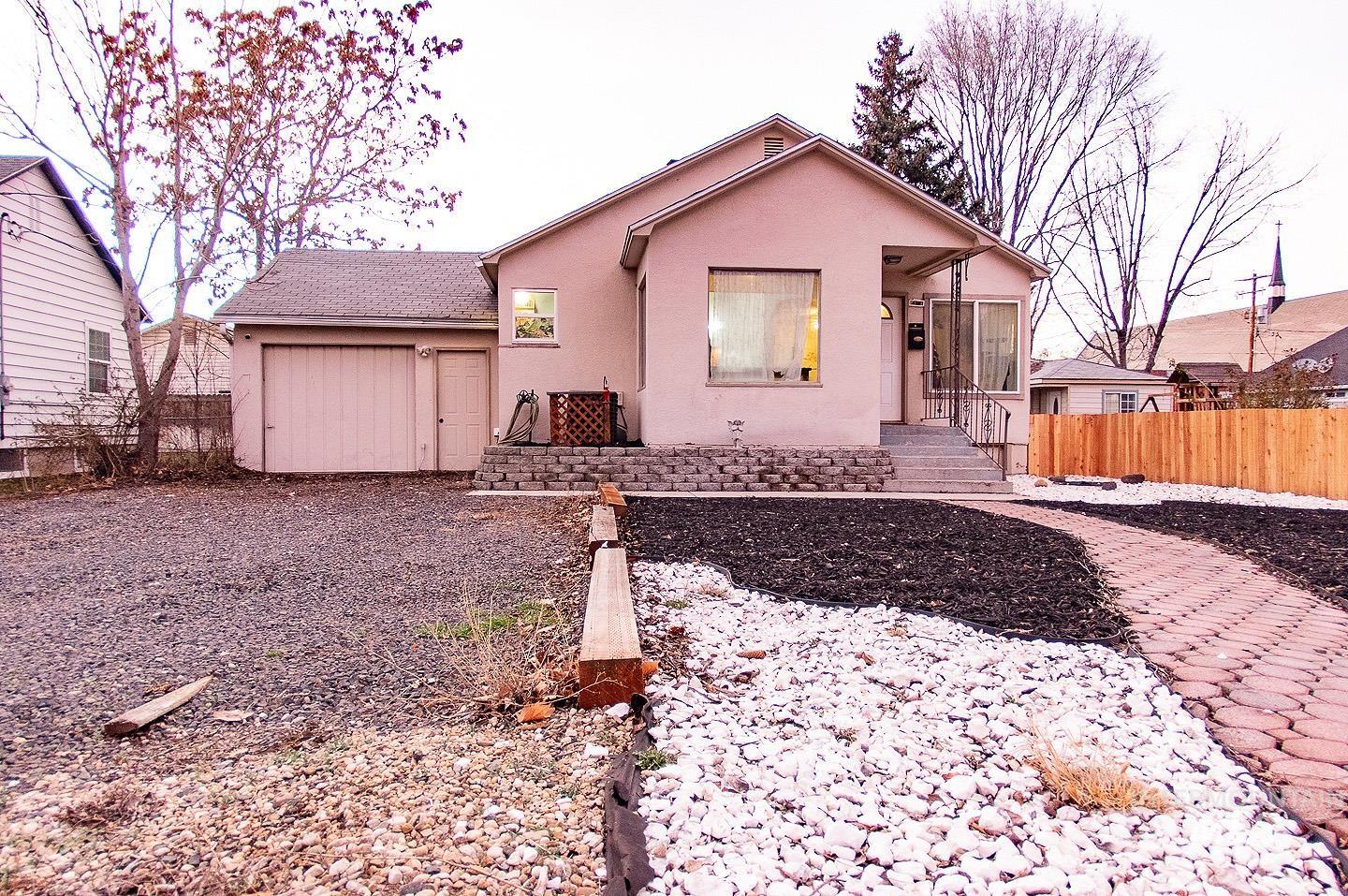 419 S Maple St, Nampa, Idaho 83686, 5 Bedrooms, 2 Bathrooms, Residential For Sale, Price $379,900,MLS 98971763