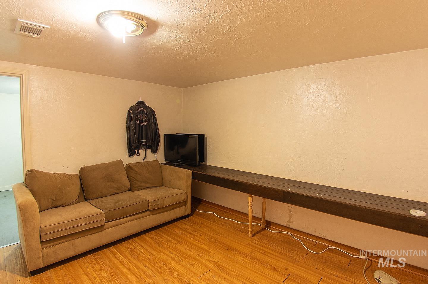 419 S Maple St, Nampa, Idaho 83686, 5 Bedrooms, 2 Bathrooms, Residential For Sale, Price $379,900,MLS 98971763