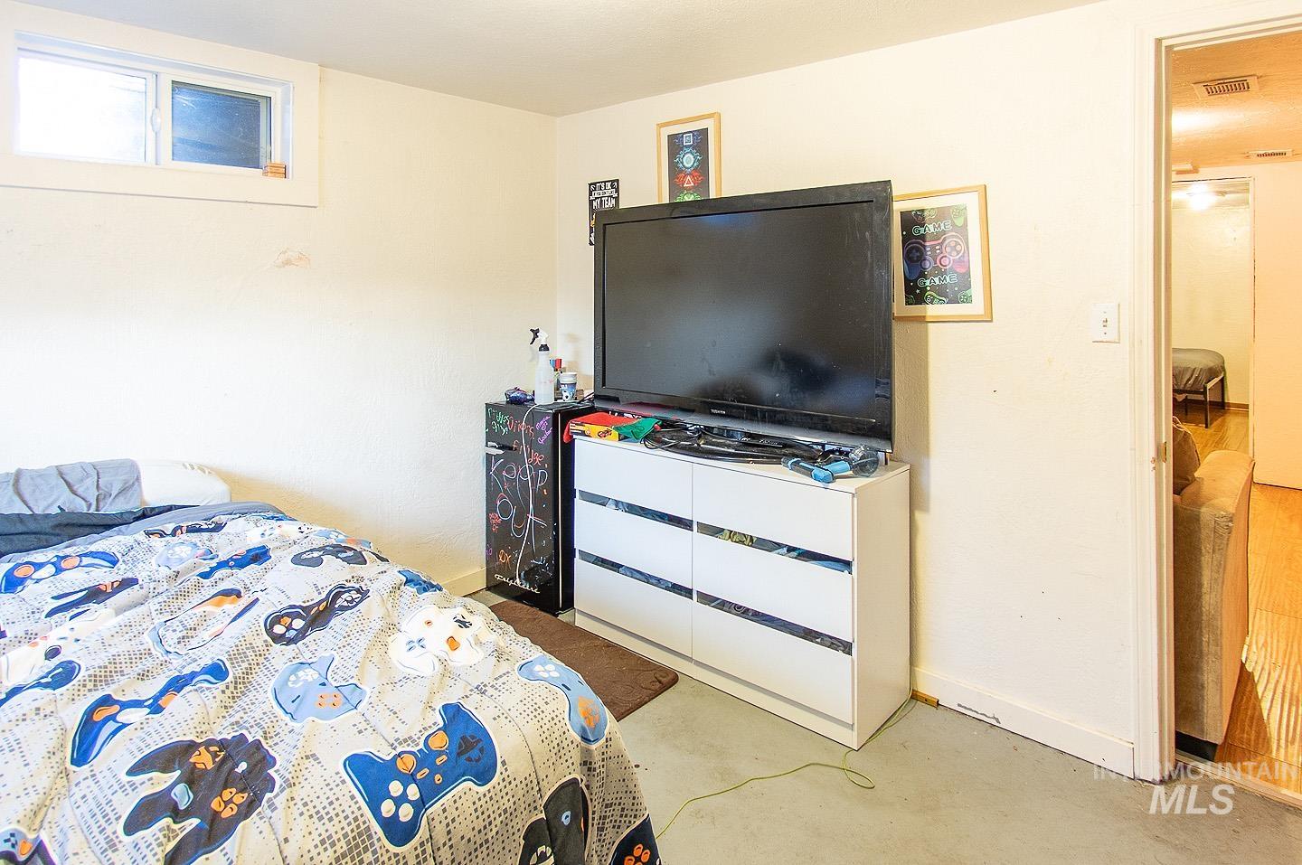 419 S Maple St, Nampa, Idaho 83686, 5 Bedrooms, 2 Bathrooms, Residential For Sale, Price $379,900,MLS 98971763