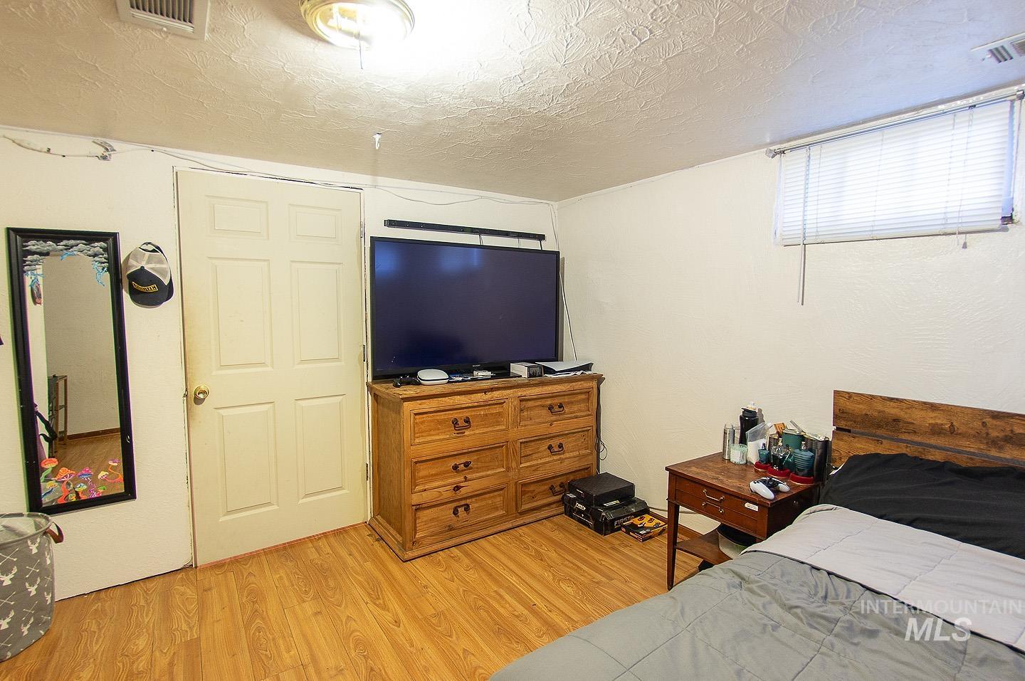 419 S Maple St, Nampa, Idaho 83686, 5 Bedrooms, 2 Bathrooms, Residential For Sale, Price $379,900,MLS 98971763