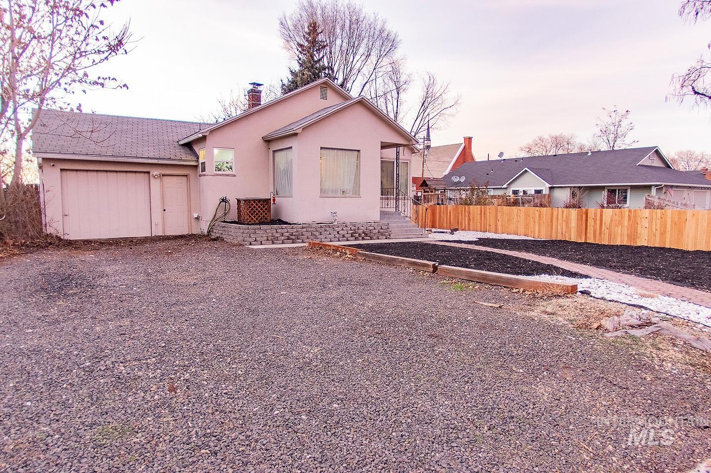 419 S Maple St, Nampa, Idaho 83686, 5 Bedrooms, 2 Bathrooms, Residential For Sale, Price $379,900,MLS 98971763