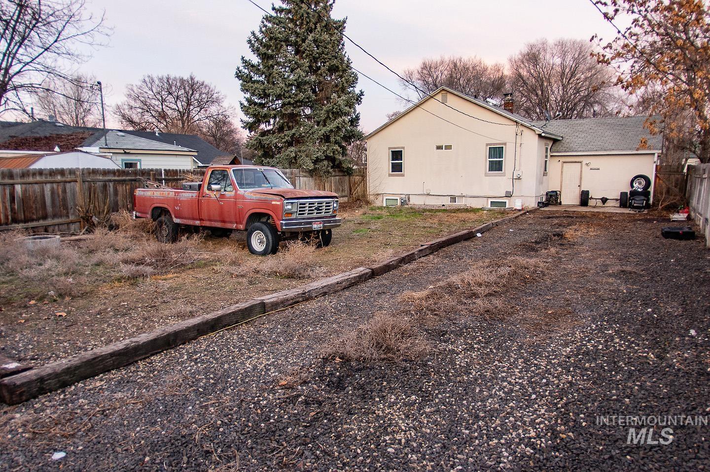419 S Maple St, Nampa, Idaho 83686, 5 Bedrooms, 2 Bathrooms, Residential For Sale, Price $379,900,MLS 98971763