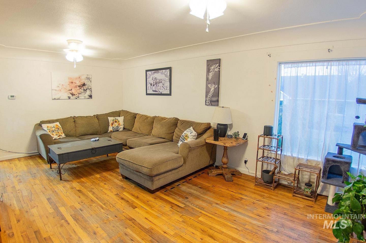 419 S Maple St, Nampa, Idaho 83686, 5 Bedrooms, 2 Bathrooms, Residential For Sale, Price $379,900,MLS 98971763