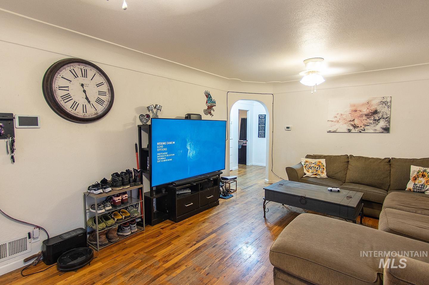 419 S Maple St, Nampa, Idaho 83686, 5 Bedrooms, 2 Bathrooms, Residential For Sale, Price $379,900,MLS 98971763