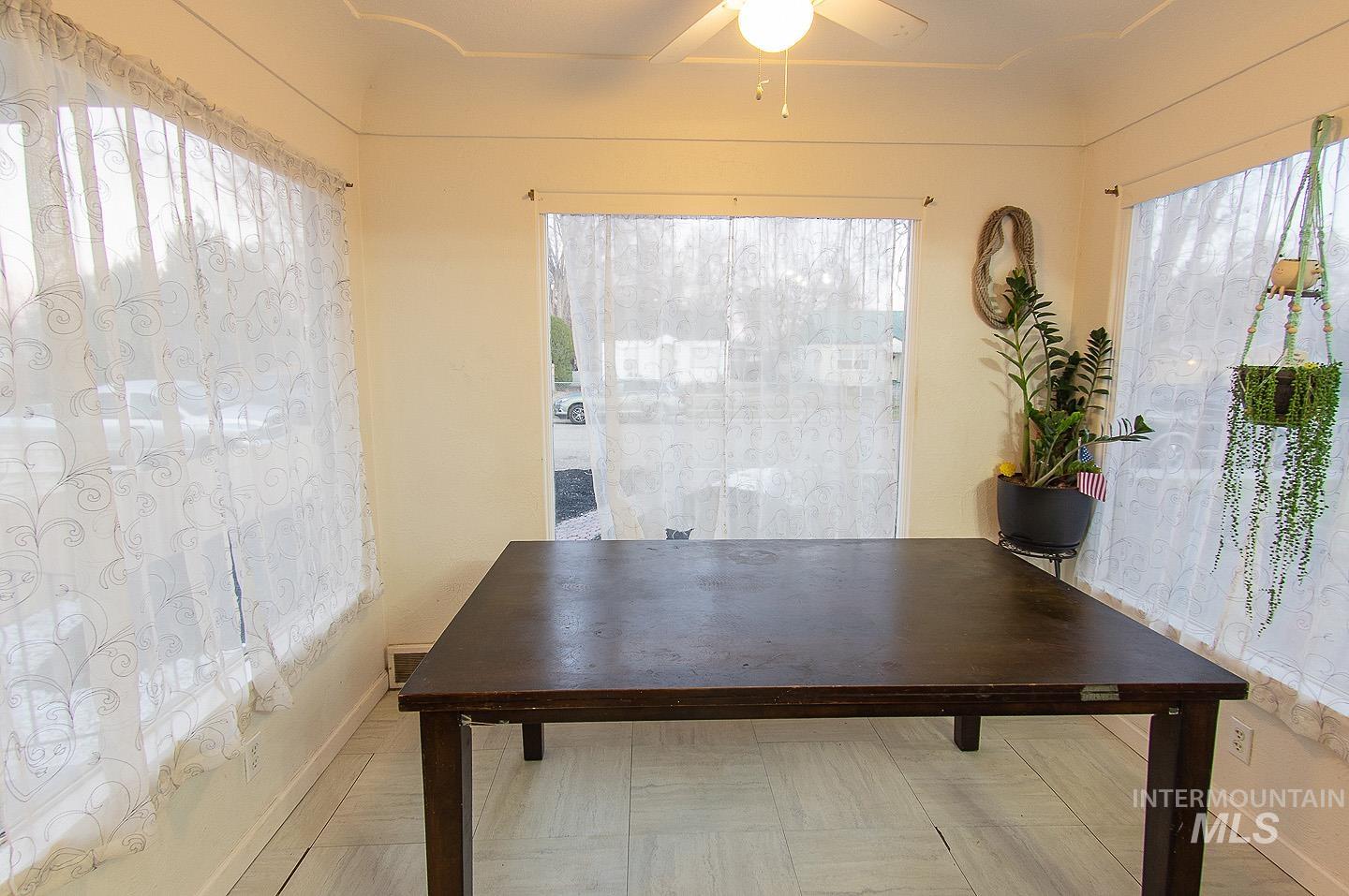 419 S Maple St, Nampa, Idaho 83686, 5 Bedrooms, 2 Bathrooms, Residential For Sale, Price $379,900,MLS 98971763