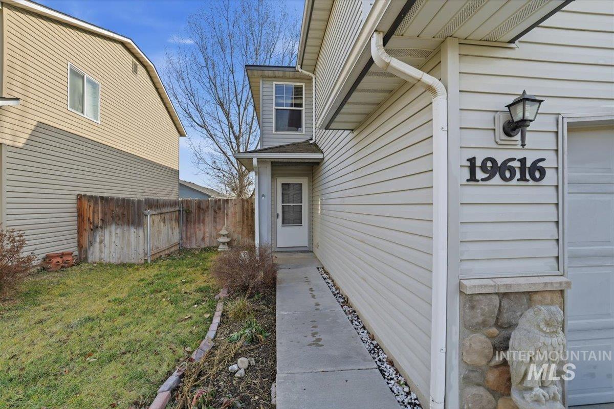 19616 Commonwealth Avenue, Caldwell, Idaho 83605, 4 Bedrooms, 2.5 Bathrooms, Residential For Sale, Price $374,900,MLS 98971766