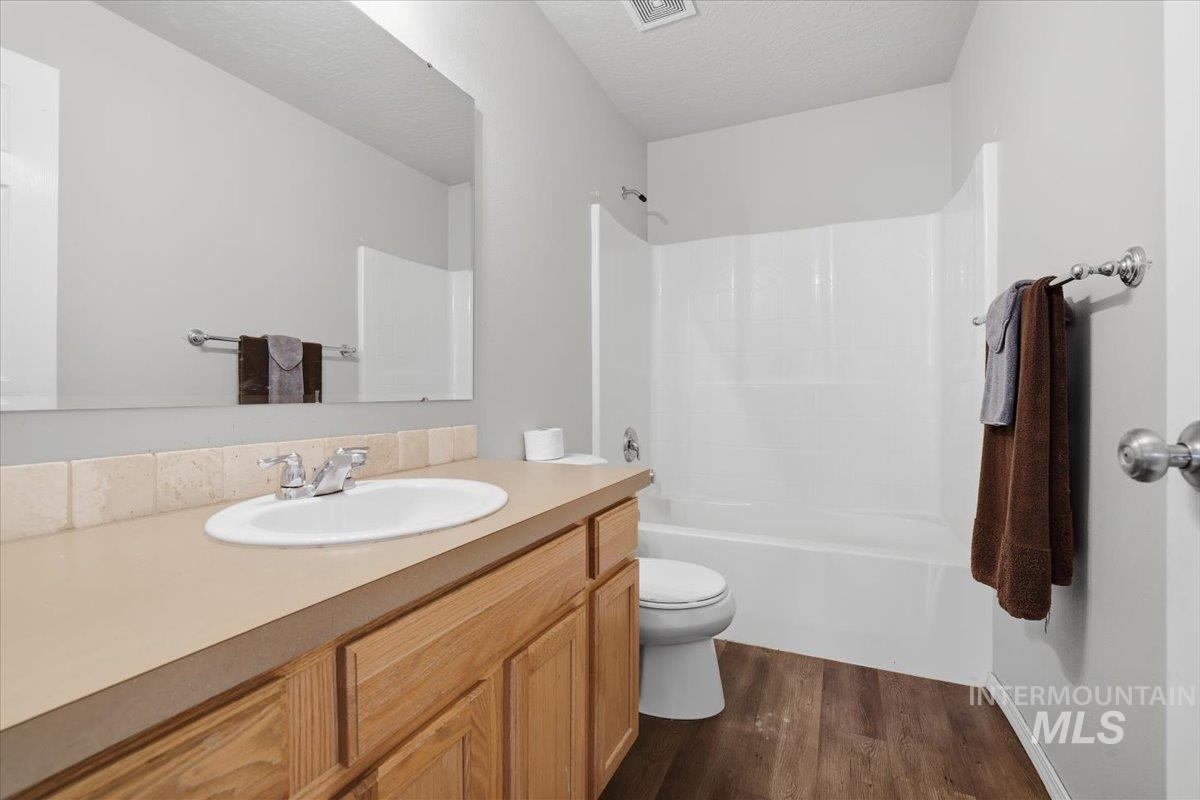 19616 Commonwealth Avenue, Caldwell, Idaho 83605, 4 Bedrooms, 2.5 Bathrooms, Residential For Sale, Price $374,900,MLS 98971766