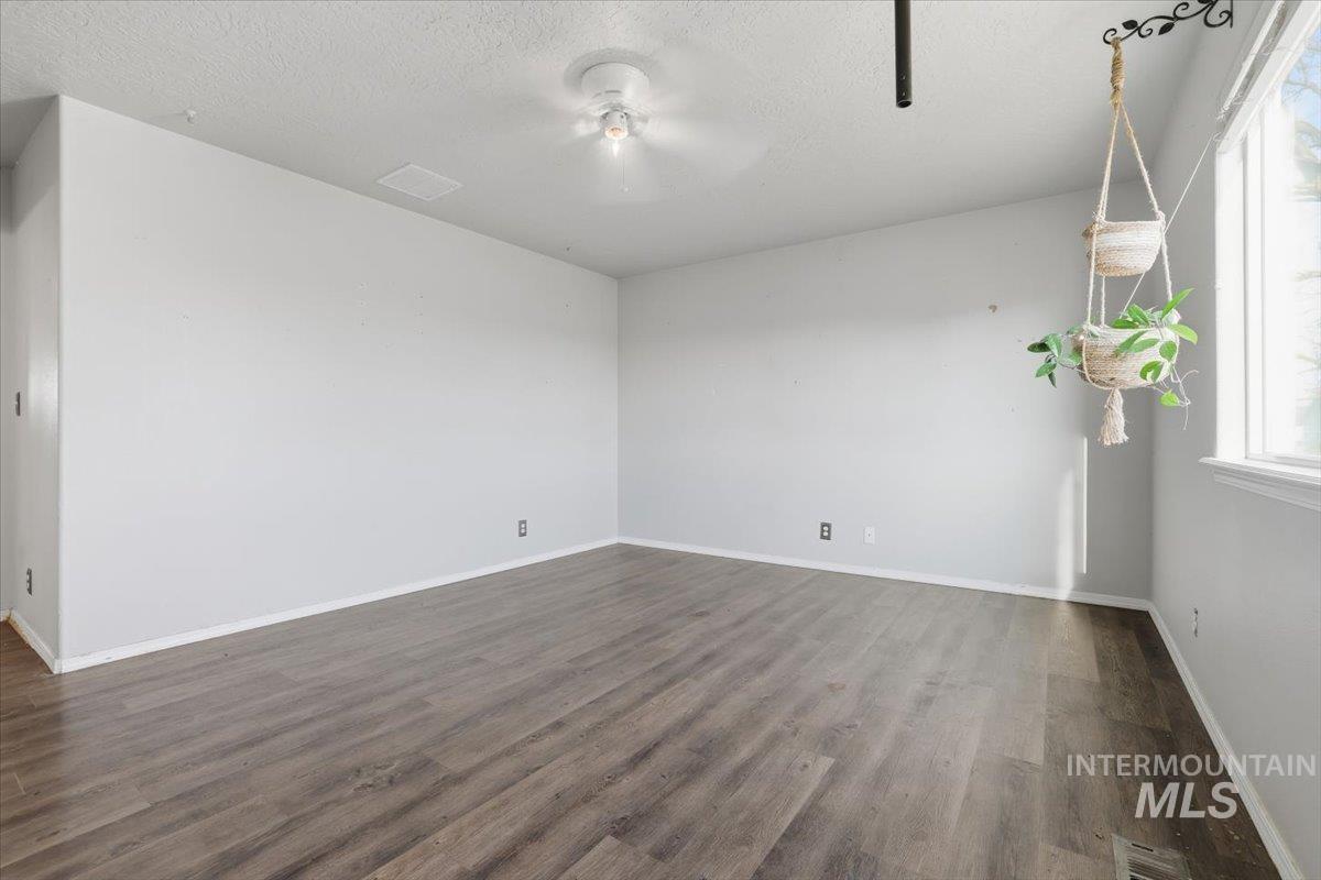 19616 Commonwealth Avenue, Caldwell, Idaho 83605, 4 Bedrooms, 2.5 Bathrooms, Residential For Sale, Price $374,900,MLS 98971766