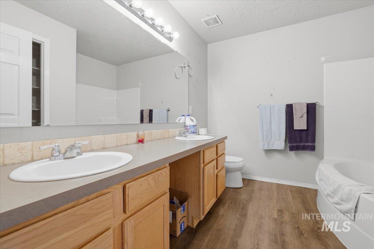 19616 Commonwealth Avenue, Caldwell, Idaho 83605, 4 Bedrooms, 2.5 Bathrooms, Residential For Sale, Price $374,900,MLS 98971766