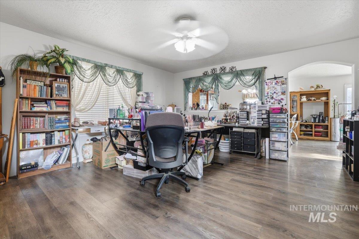 19616 Commonwealth Avenue, Caldwell, Idaho 83605, 4 Bedrooms, 2.5 Bathrooms, Residential For Sale, Price $374,900,MLS 98971766