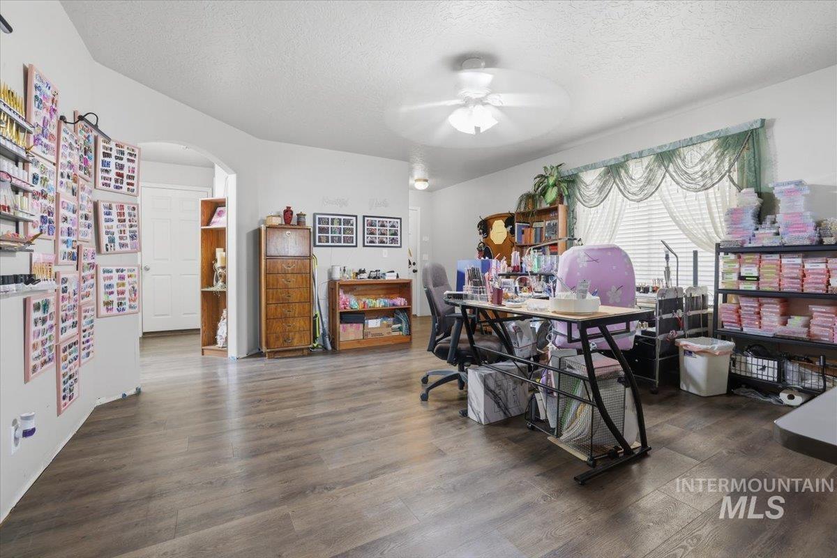 19616 Commonwealth Avenue, Caldwell, Idaho 83605, 4 Bedrooms, 2.5 Bathrooms, Residential For Sale, Price $374,900,MLS 98971766