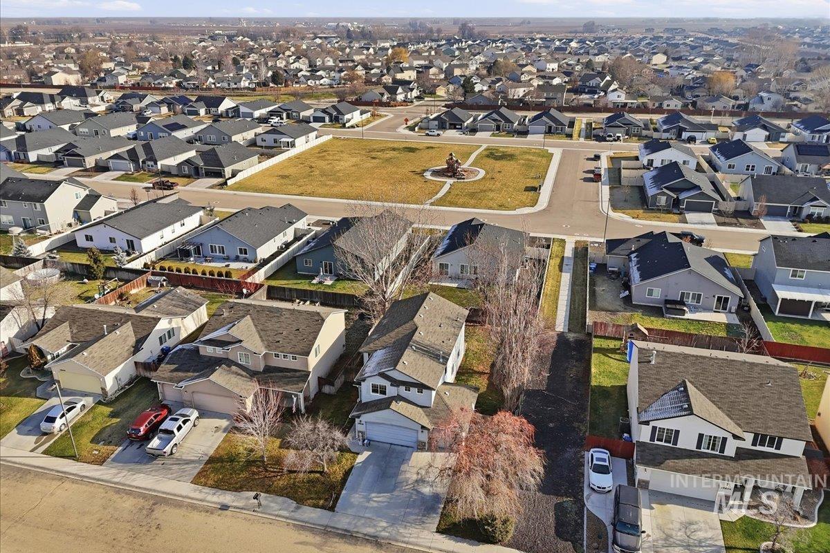 19616 Commonwealth Avenue, Caldwell, Idaho 83605, 4 Bedrooms, 2.5 Bathrooms, Residential For Sale, Price $374,900,MLS 98971766